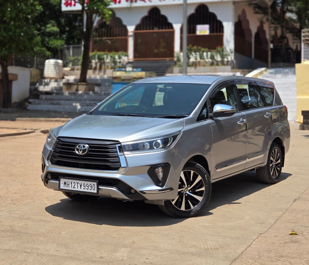 Innova Crysta 
